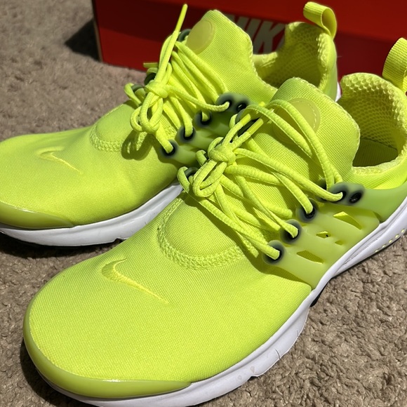 Nike - Picture 4 of 4